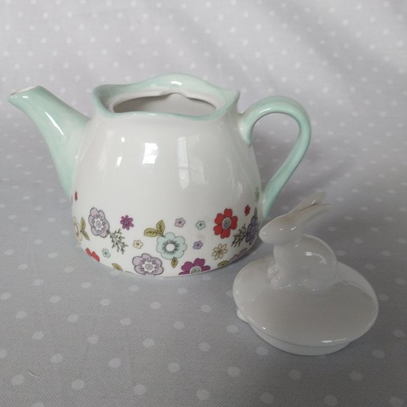 Ashley Thomas Small Porcelain One Cup Floral Teapot with Rabbit Lid - Picture 3 of 8